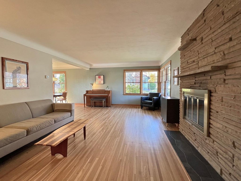 Photo of 938 California Avenue W, Saint Paul, MN 55117 (MLS # 7160743)