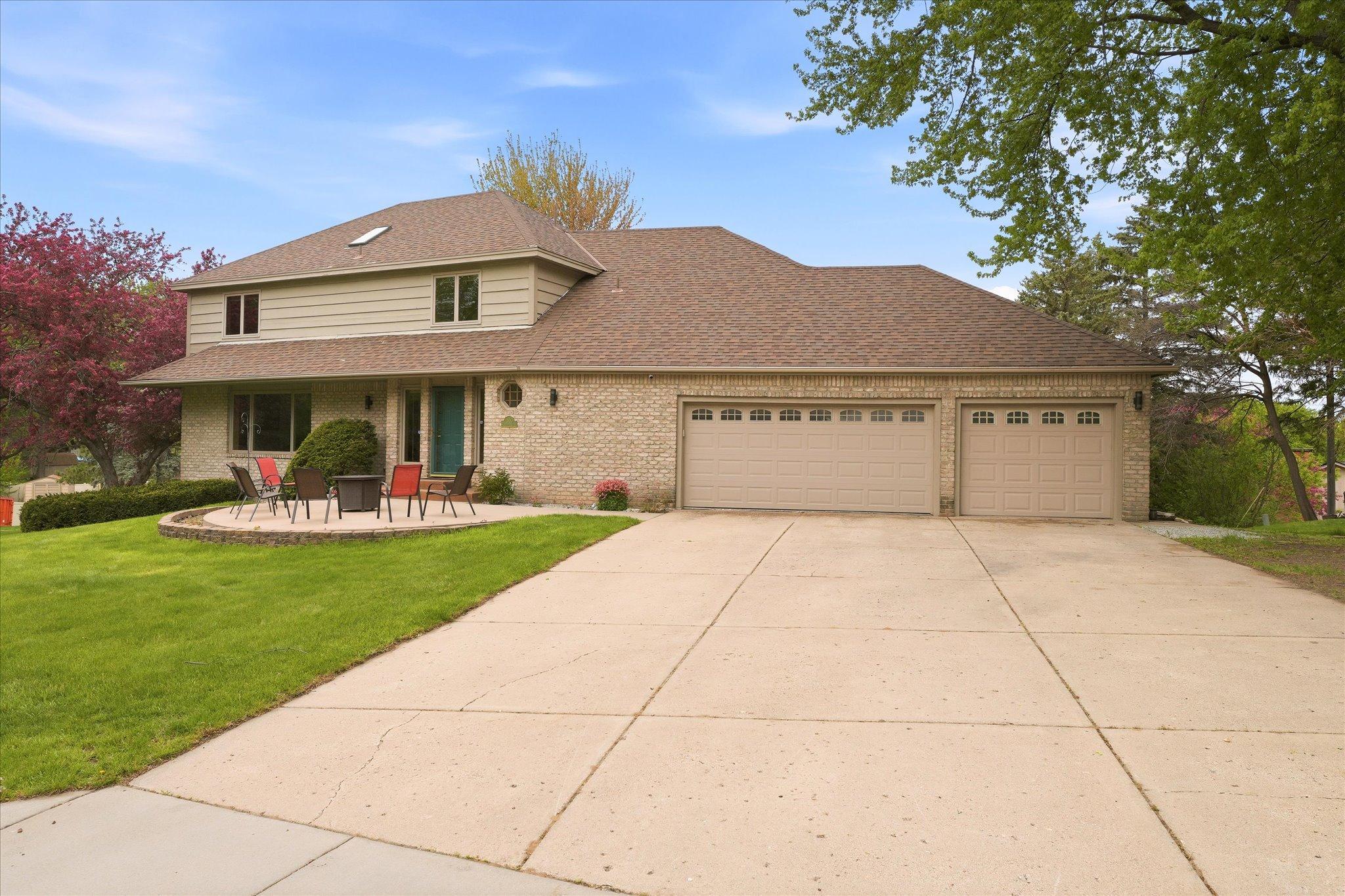 2500 Highland View Avenue S