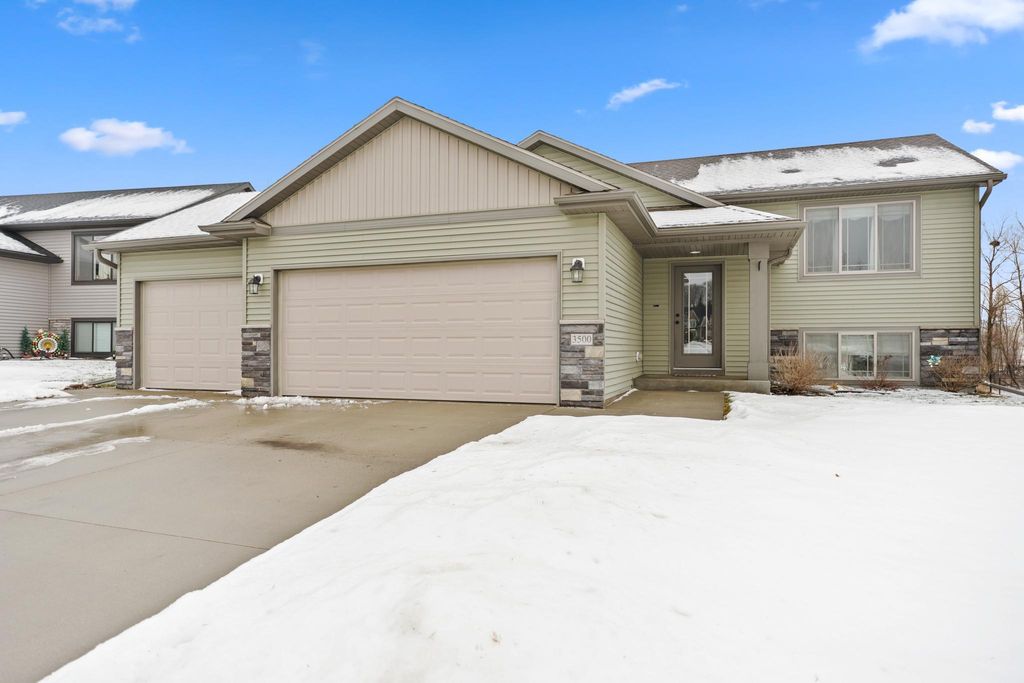 Photo of 3500 Bridgeview Drive SE, Rochester, MN 55904 (MLS # 7001973)