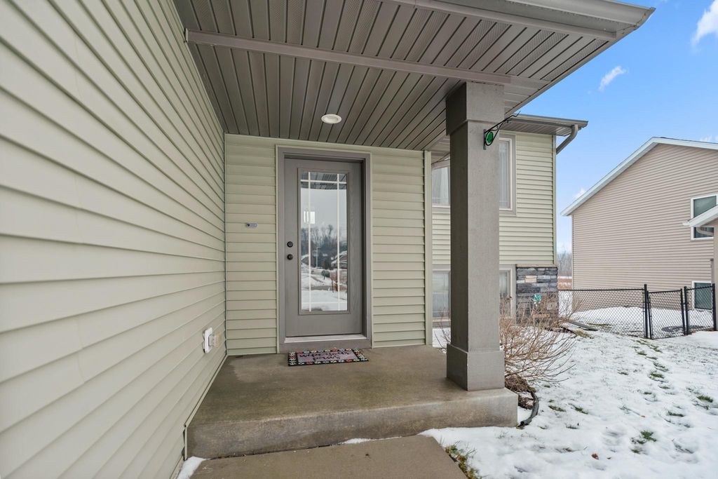 Photo of 3500 Bridgeview Drive SE, Rochester, MN 55904 (MLS # 7001973)