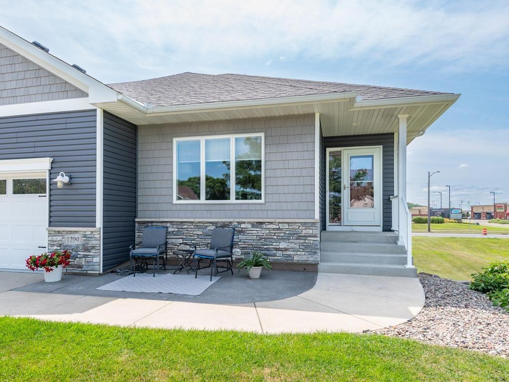 1290 Parkview Court