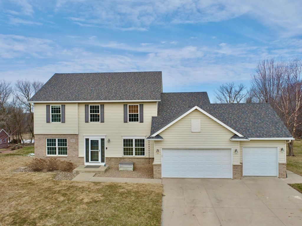 Photo of 747 Willowmere Drive, Zumbrota, MN 55992 (MLS # 7027876)