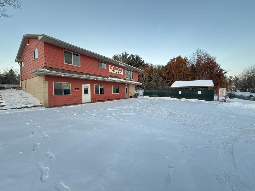Photo of 2328 N Hillcrest Parkway, Altoona, WI 54720 (MLS # 7007163)
