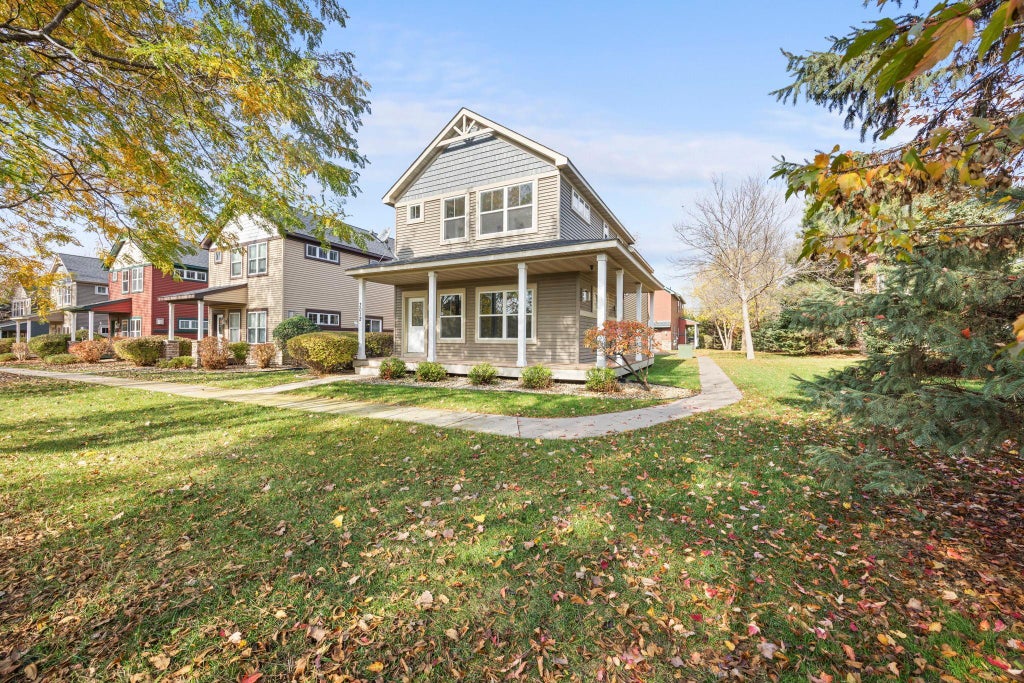 Photo of 3012 Cottage Lane N, Maplewood, MN 55109 (MLS # 7166013)