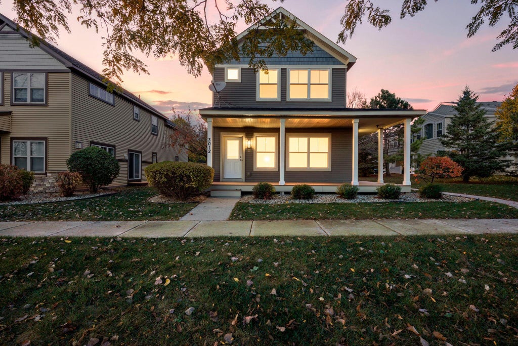 Photo of 3012 Cottage Lane N, Maplewood, MN 55109 (MLS # 7166013)