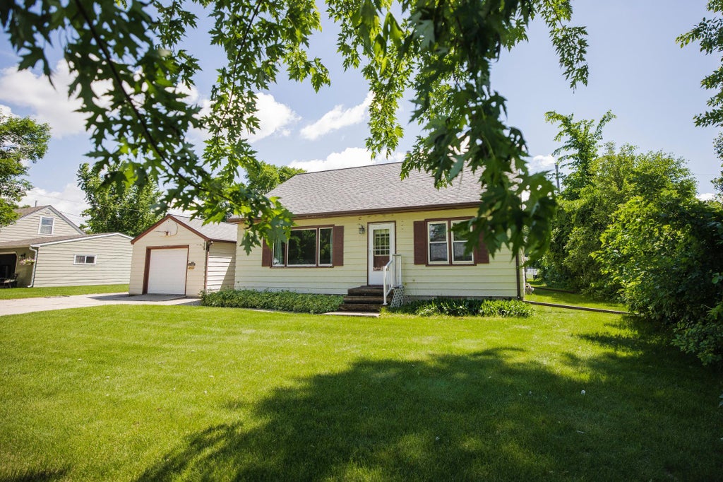 Photo of 1006 Poughkeepsie Avenue, Morris, MN 56267 (MLS # 7096159)