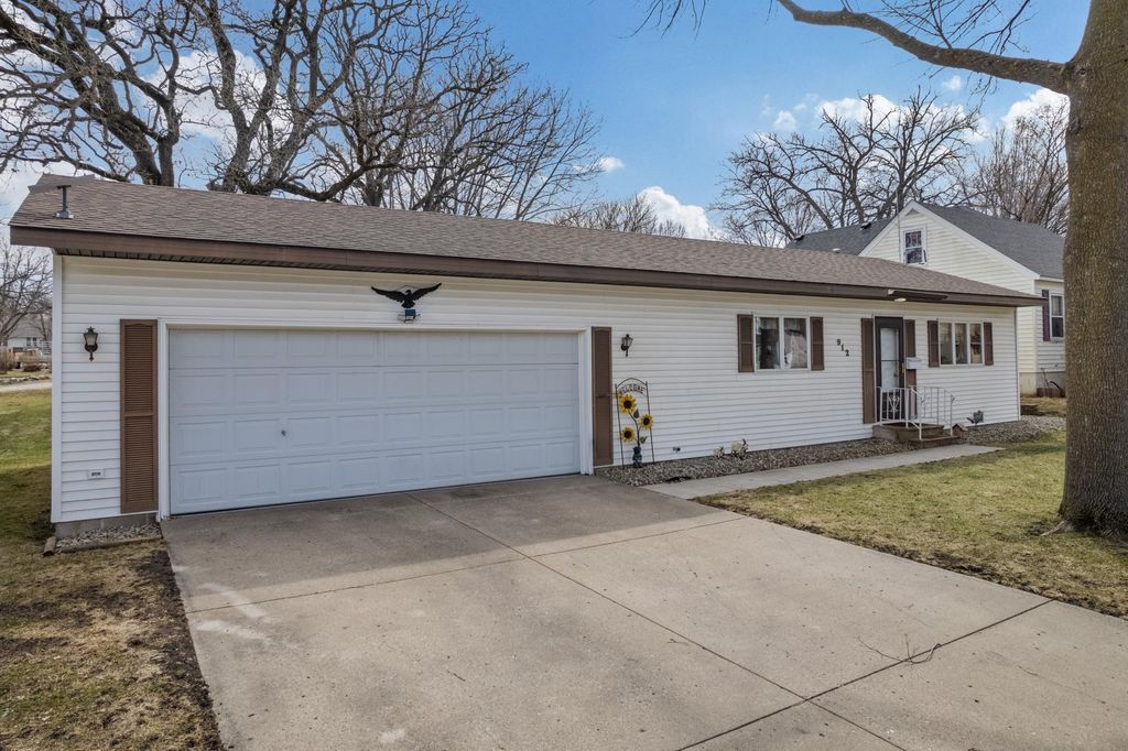 Photo of 912 2nd St St NW, Waseca, MN 56093 (MLS # 7047339)