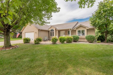 Photo of 910 Deercreek Parkway, Belle Plaine, MN 56011 (MLS # 6803366)
