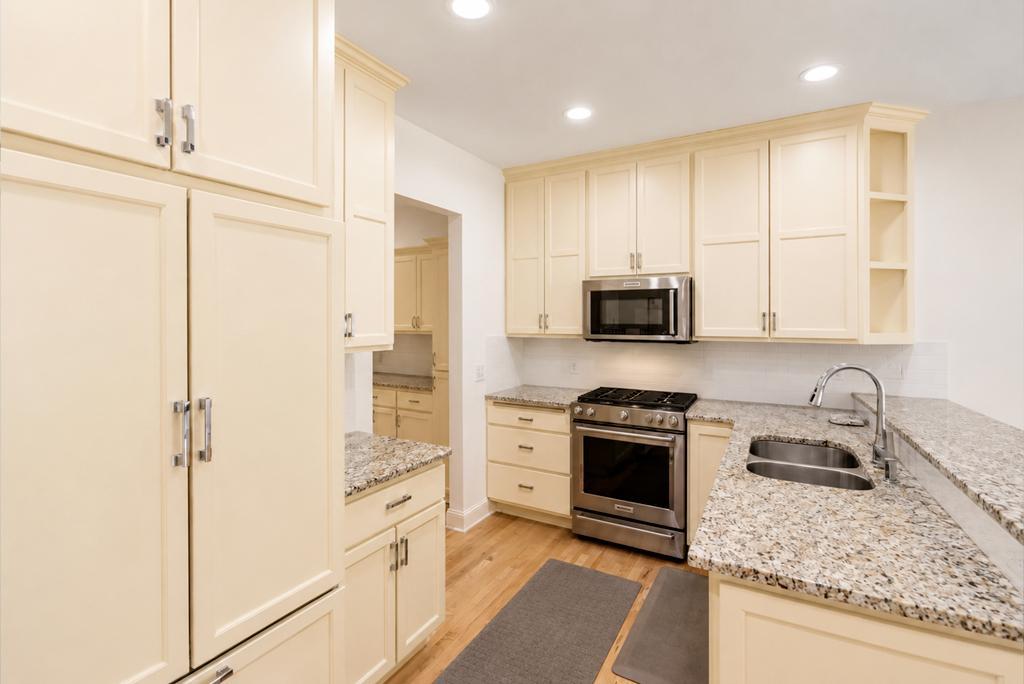 5606 Rush Lake Court