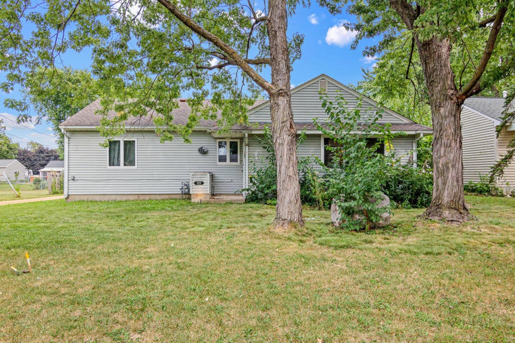 Photo of 727 Shumway Street S, Shakopee, MN 55379 (MLS # 7134399)