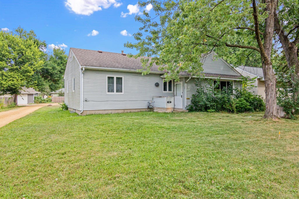 Photo of 727 Shumway Street S, Shakopee, MN 55379 (MLS # 7134399)