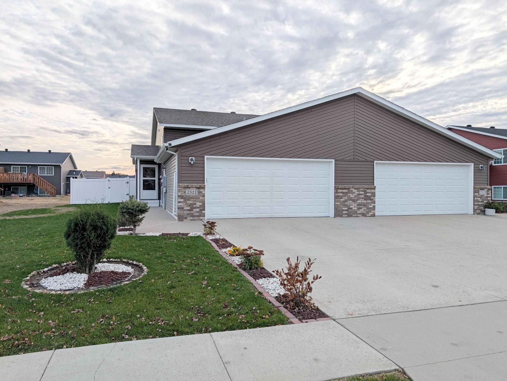 2511 7 Court W