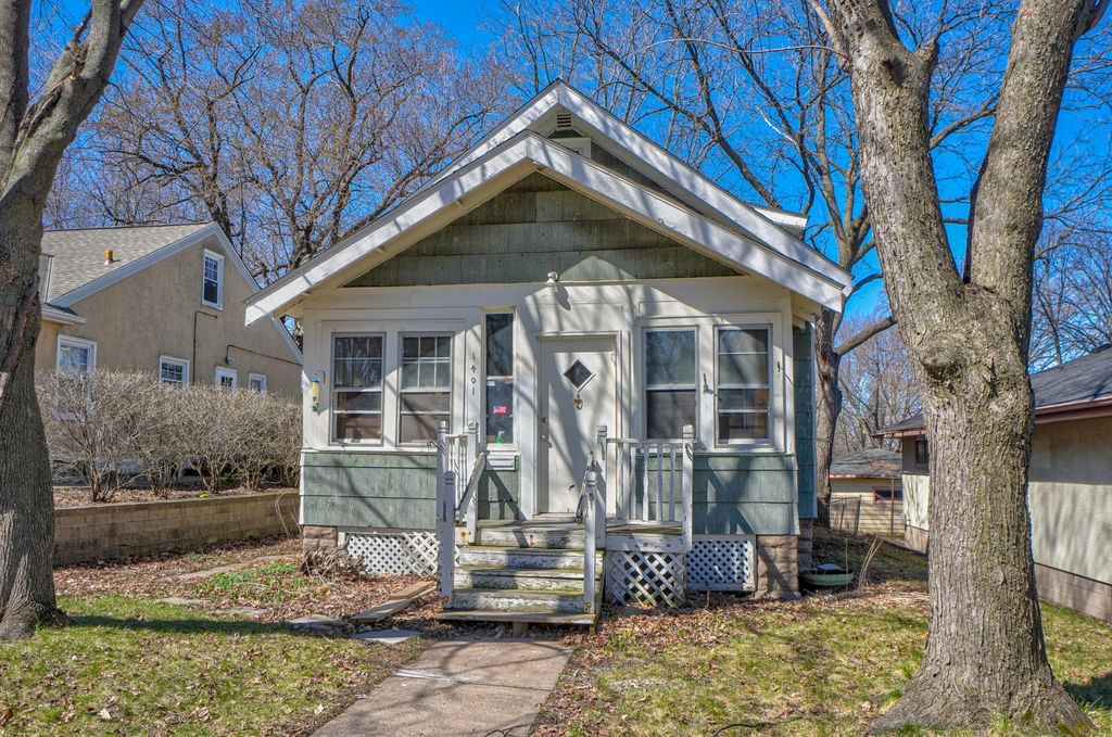 Photo of 1401 Hazel Street N, Saint Paul, MN 55119 (MLS # 7052832)