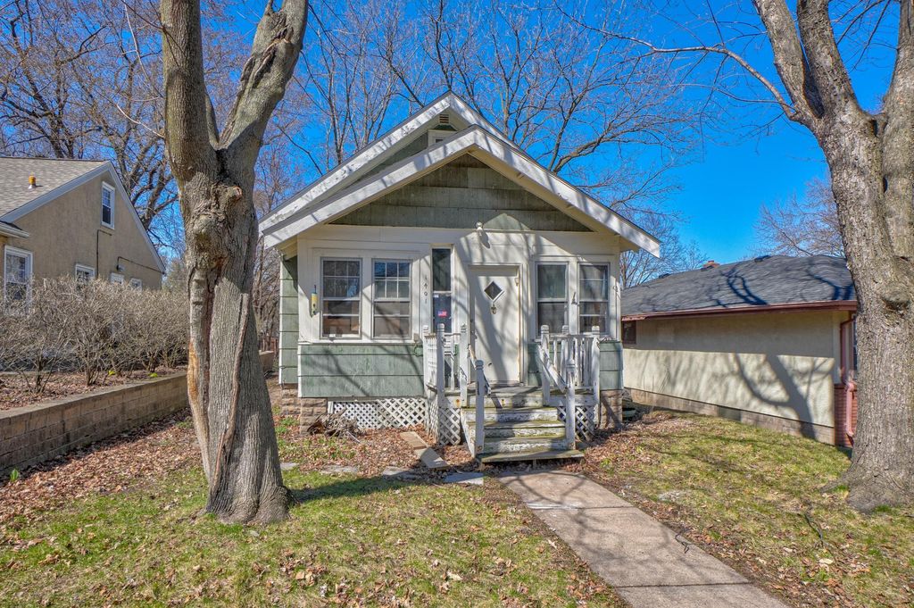 Photo of 1401 Hazel Street N, Saint Paul, MN 55119 (MLS # 7052832)