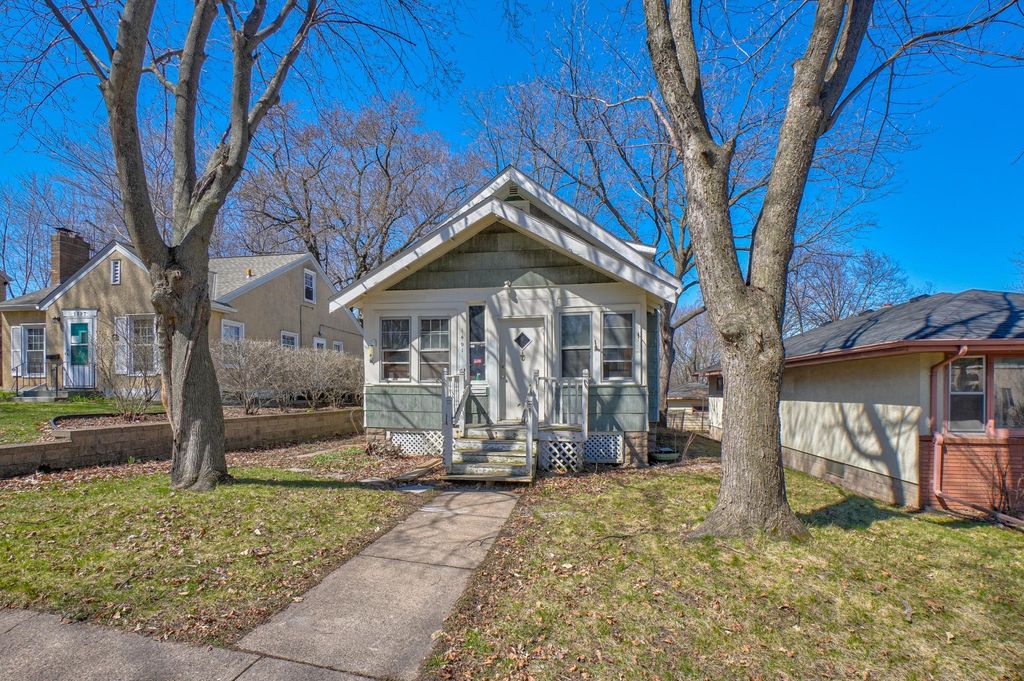 Photo of 1401 Hazel Street N, Saint Paul, MN 55119 (MLS # 7052832)