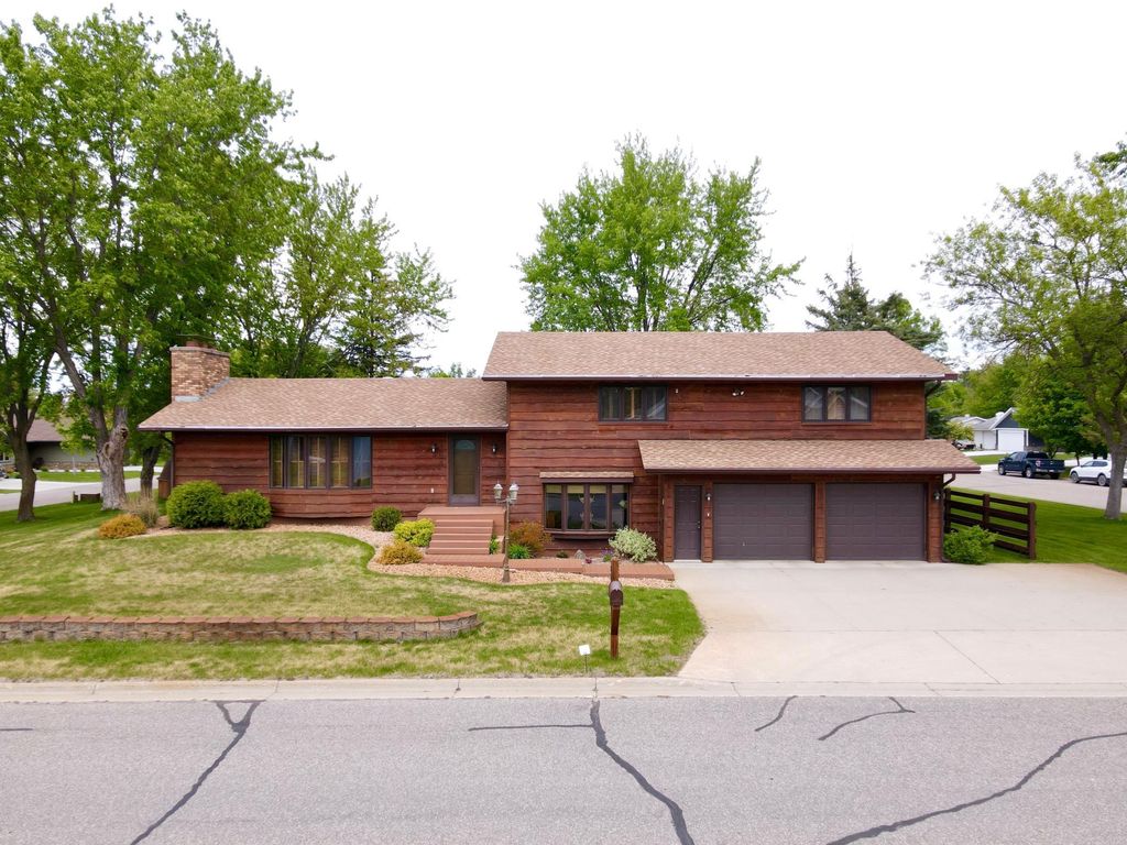 Photo of 308 Lincoln Avenue SW, Wadena, MN 56482 (MLS # 6727724)