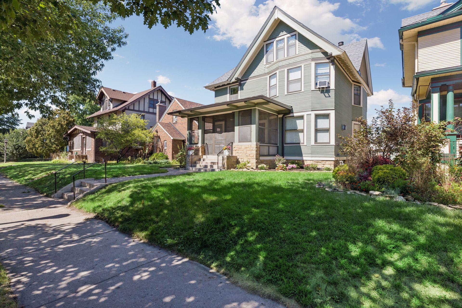 1089 Lincoln Avenue
