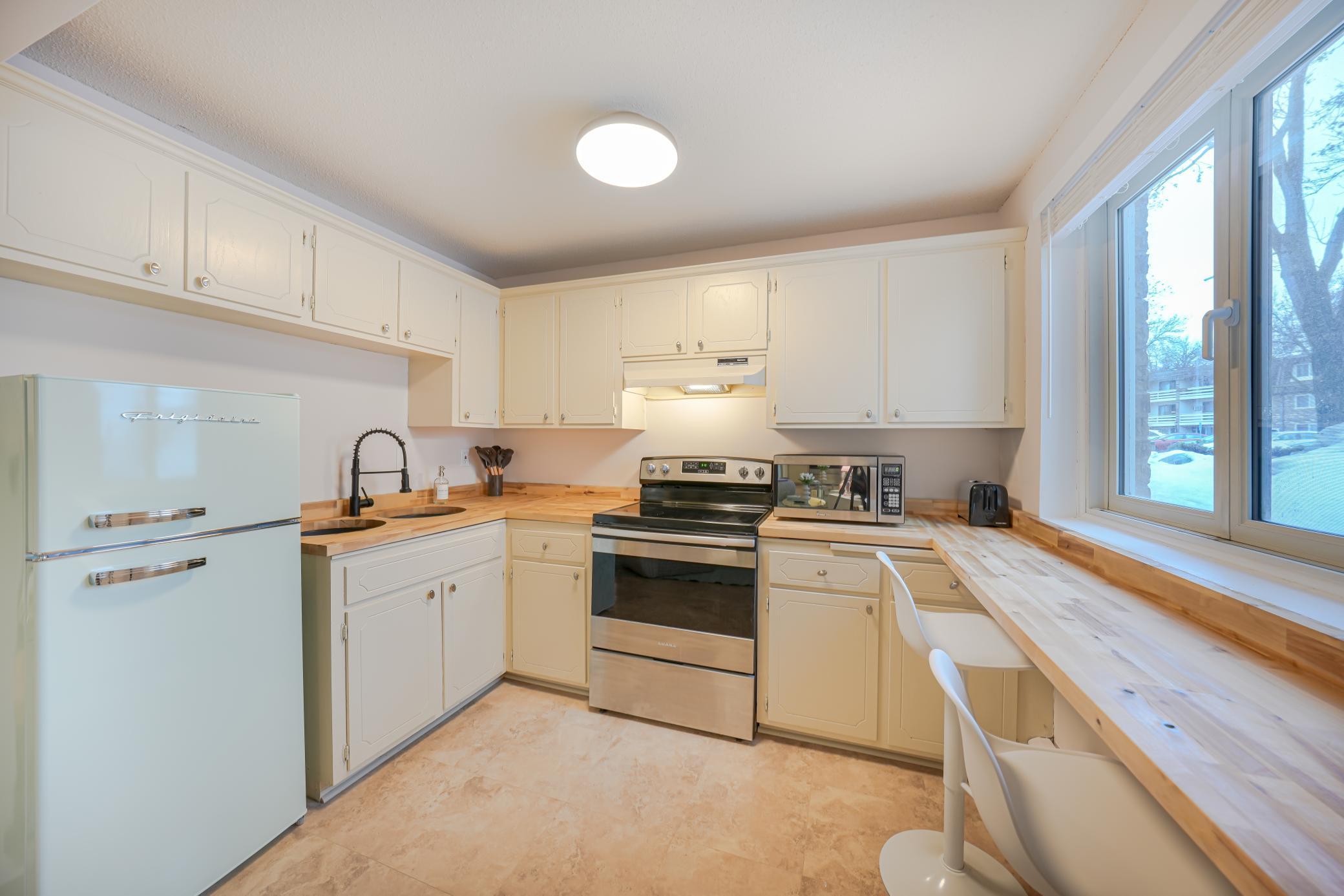 4379 Wilshire Boulevard 104