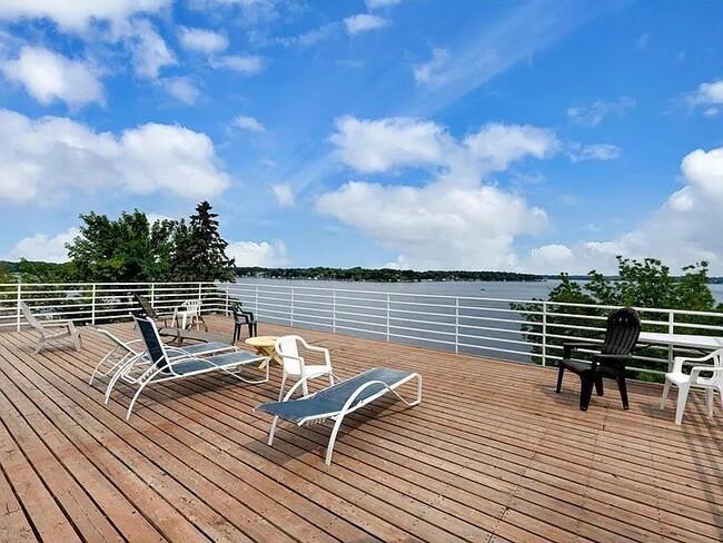 4379 Wilshire Boulevard 104