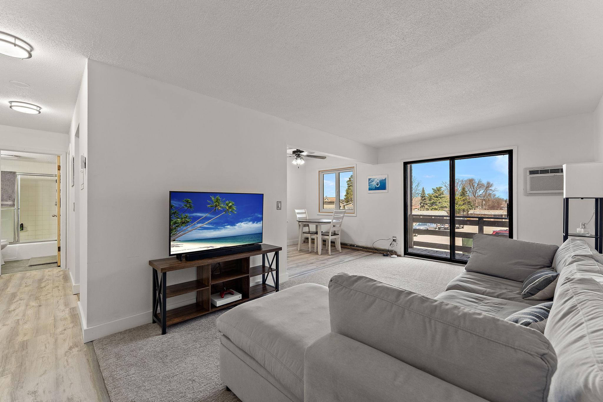4407 Wilshire Boulevard 204