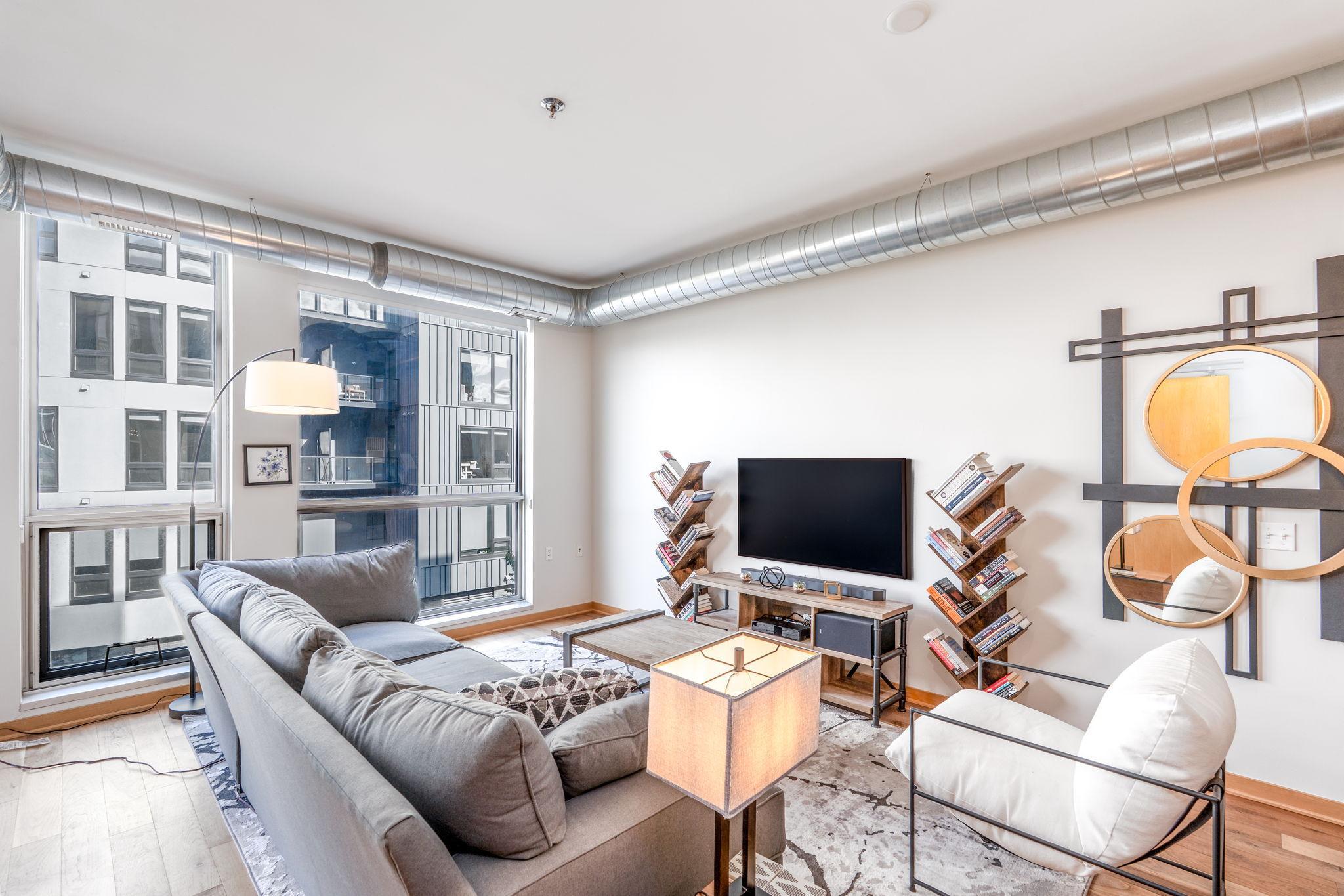 1211 Lagoon Avenue 305