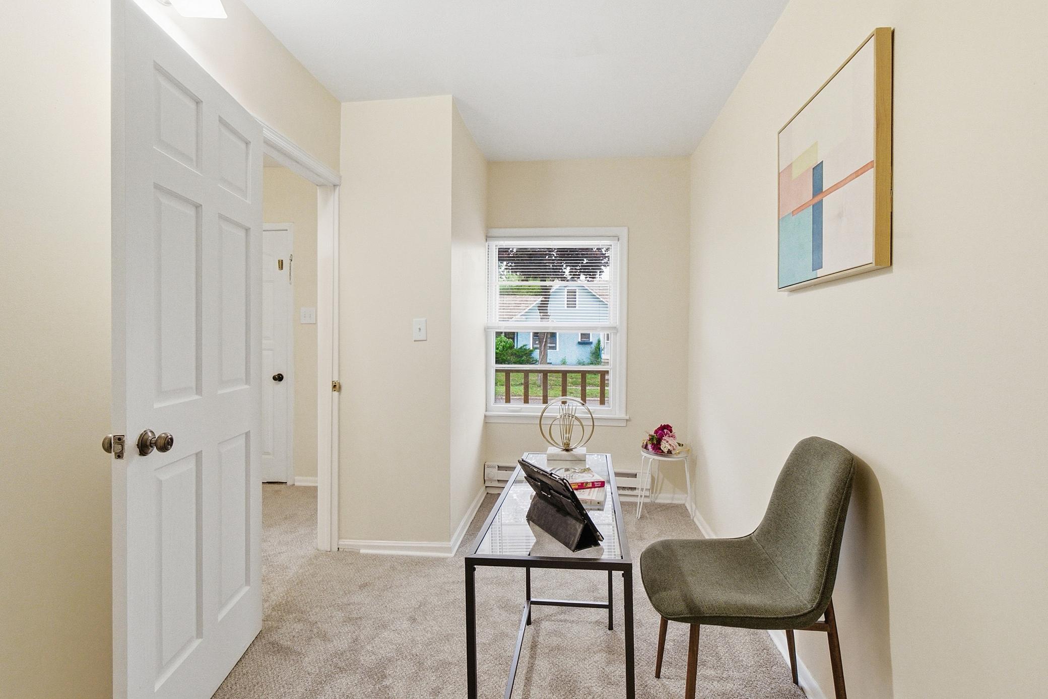 256 Rose Avenue W