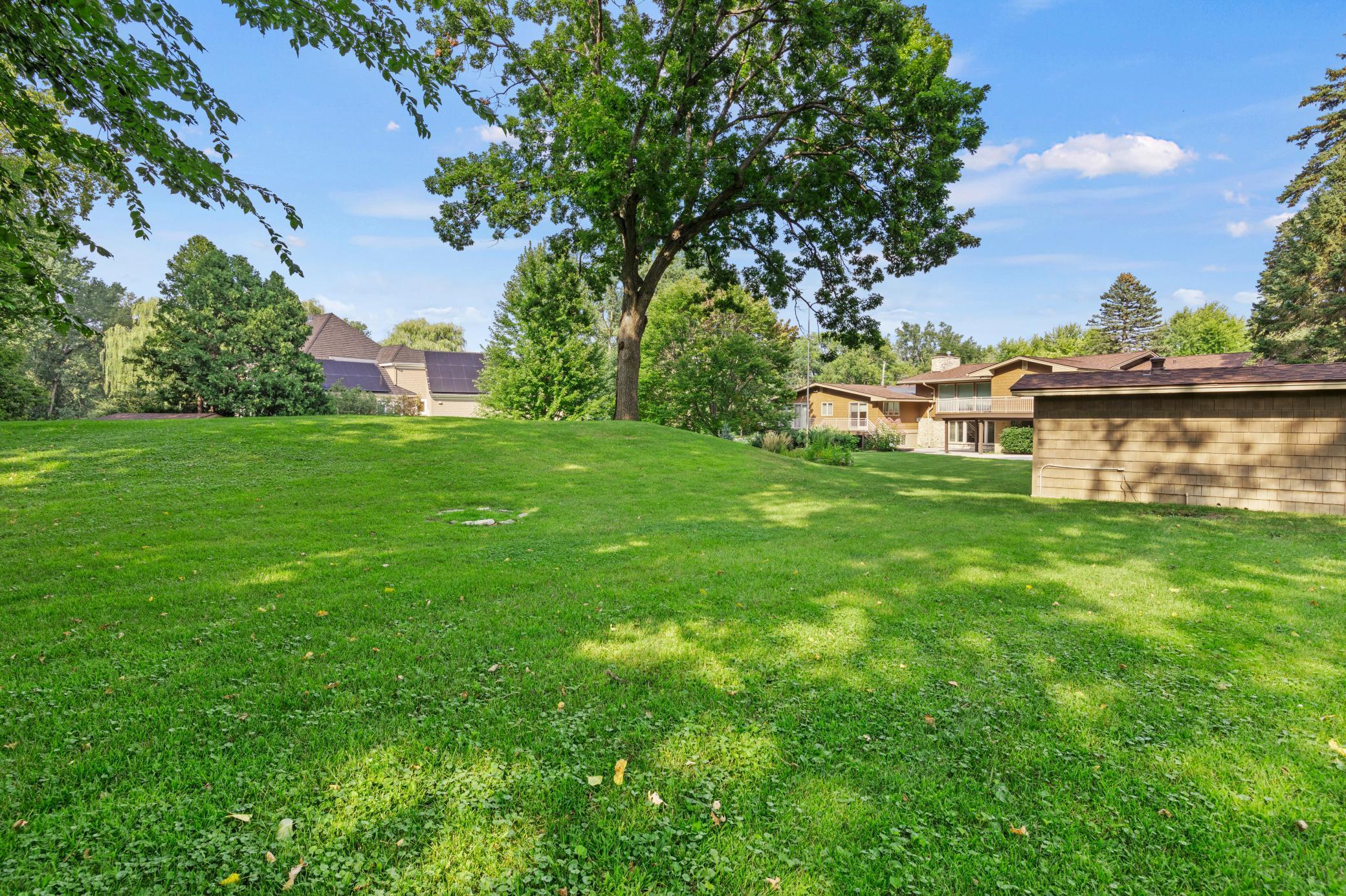 5104 Mirror Lakes Drive