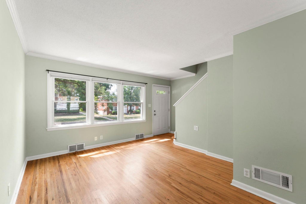 Photo of 2037 Montreal Avenue, Saint Paul, MN 55116 (MLS # 7119121)
