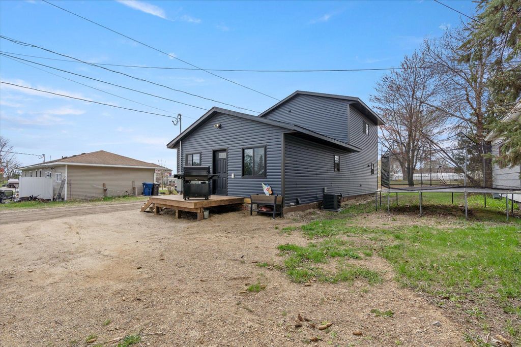 Photo of 1009 2nd Avenue NE, Staples, MN 56479 (MLS # 7065118)