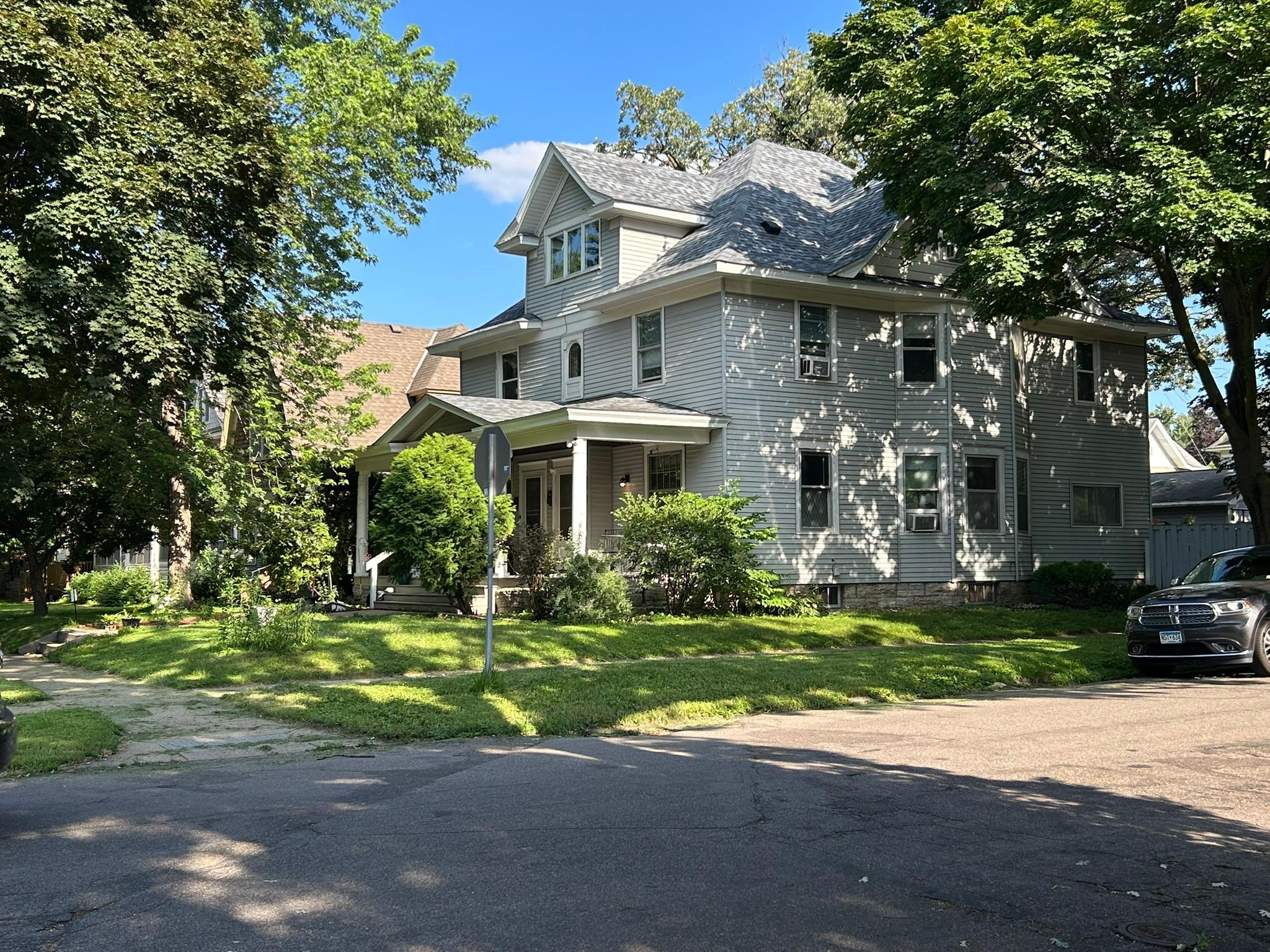 1636-1638 Minnehaha Avenue W