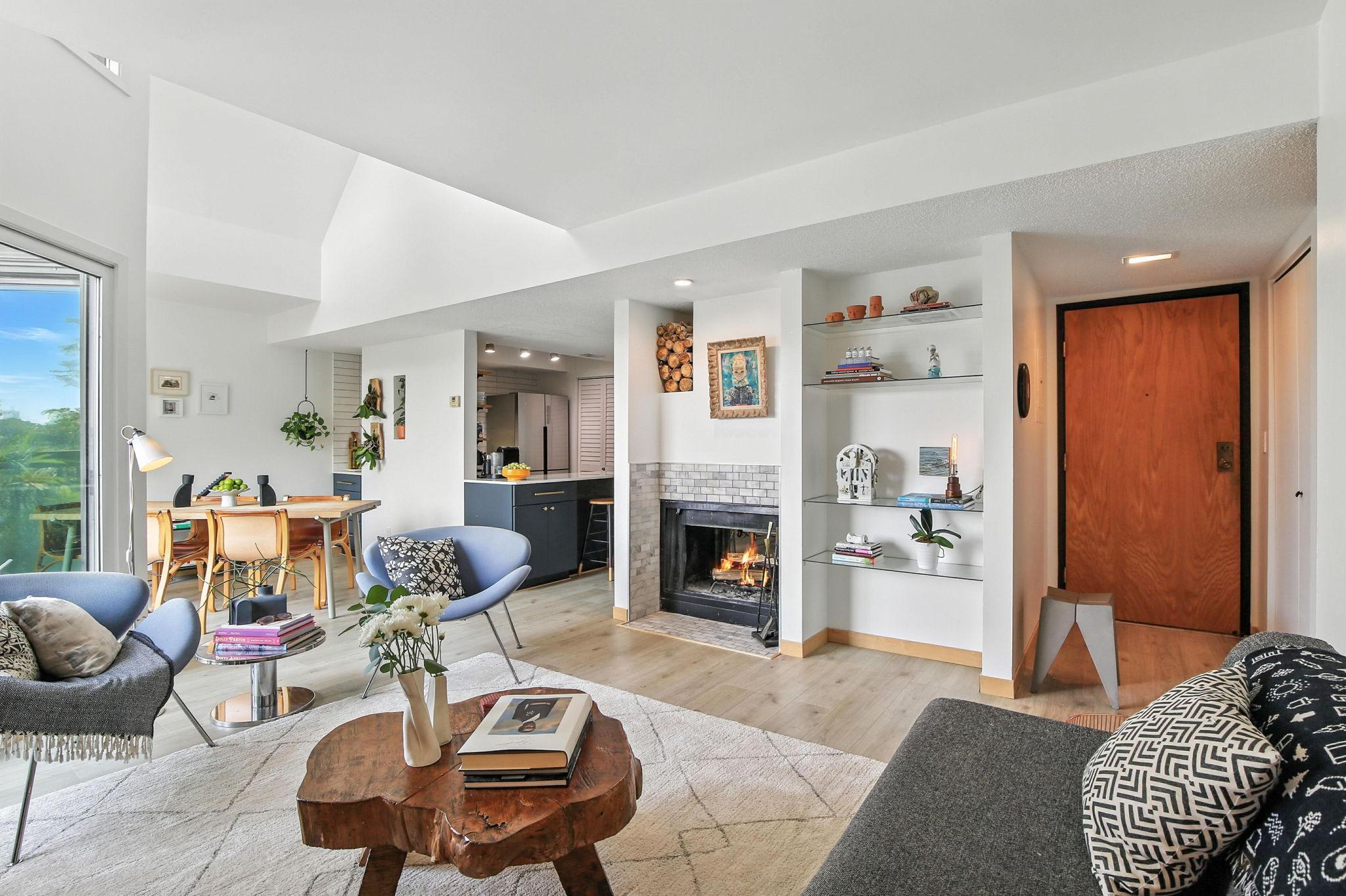 232 W Franklin Avenue 302