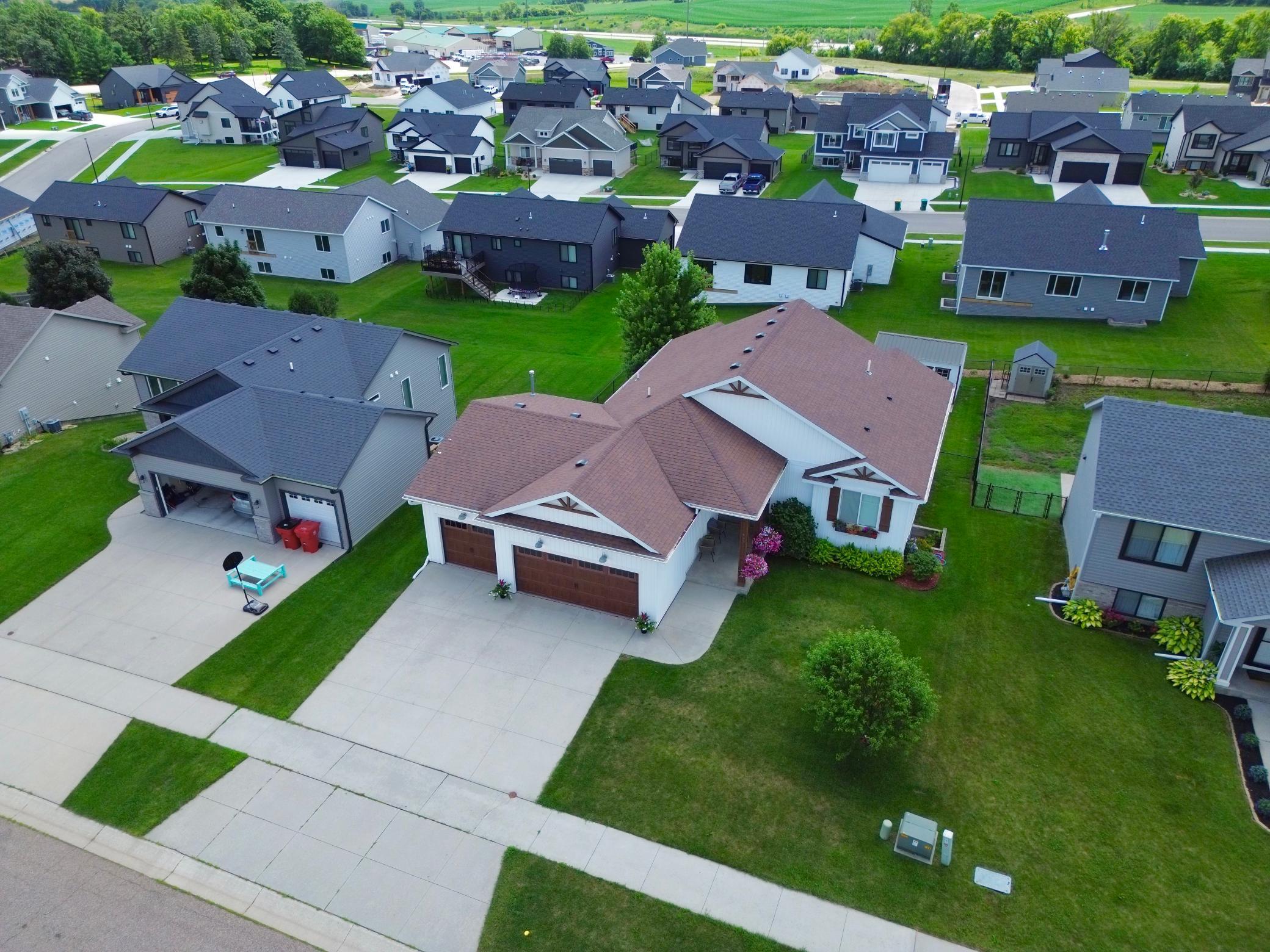 893 Towne Drive NE