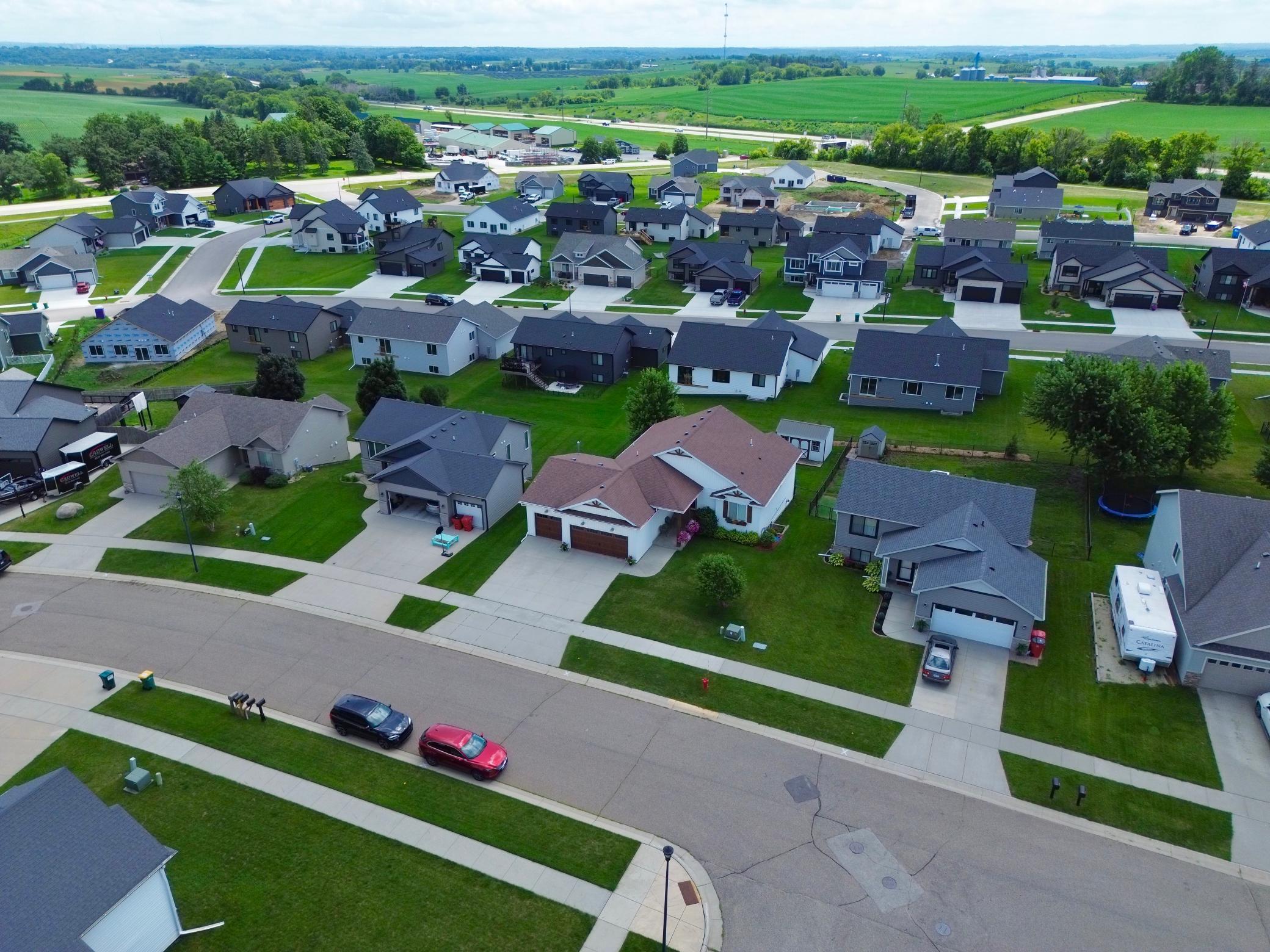 893 Towne Drive NE