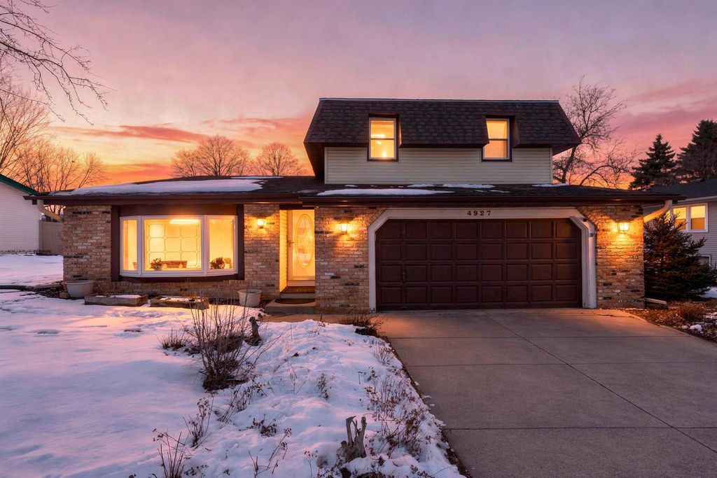 Photo of 4927 Upper 148th Court, Apple Valley, MN 55124 (MLS # 7027011)