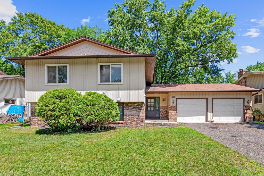 Photo of 6748 81st Avenue N, Brooklyn Park, MN 55445 (MLS # 7075645)