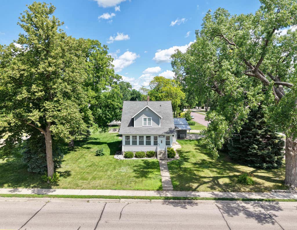 Photo of 821 10th Avenue N, Saint James, MN 56081 (MLS # 7097107)