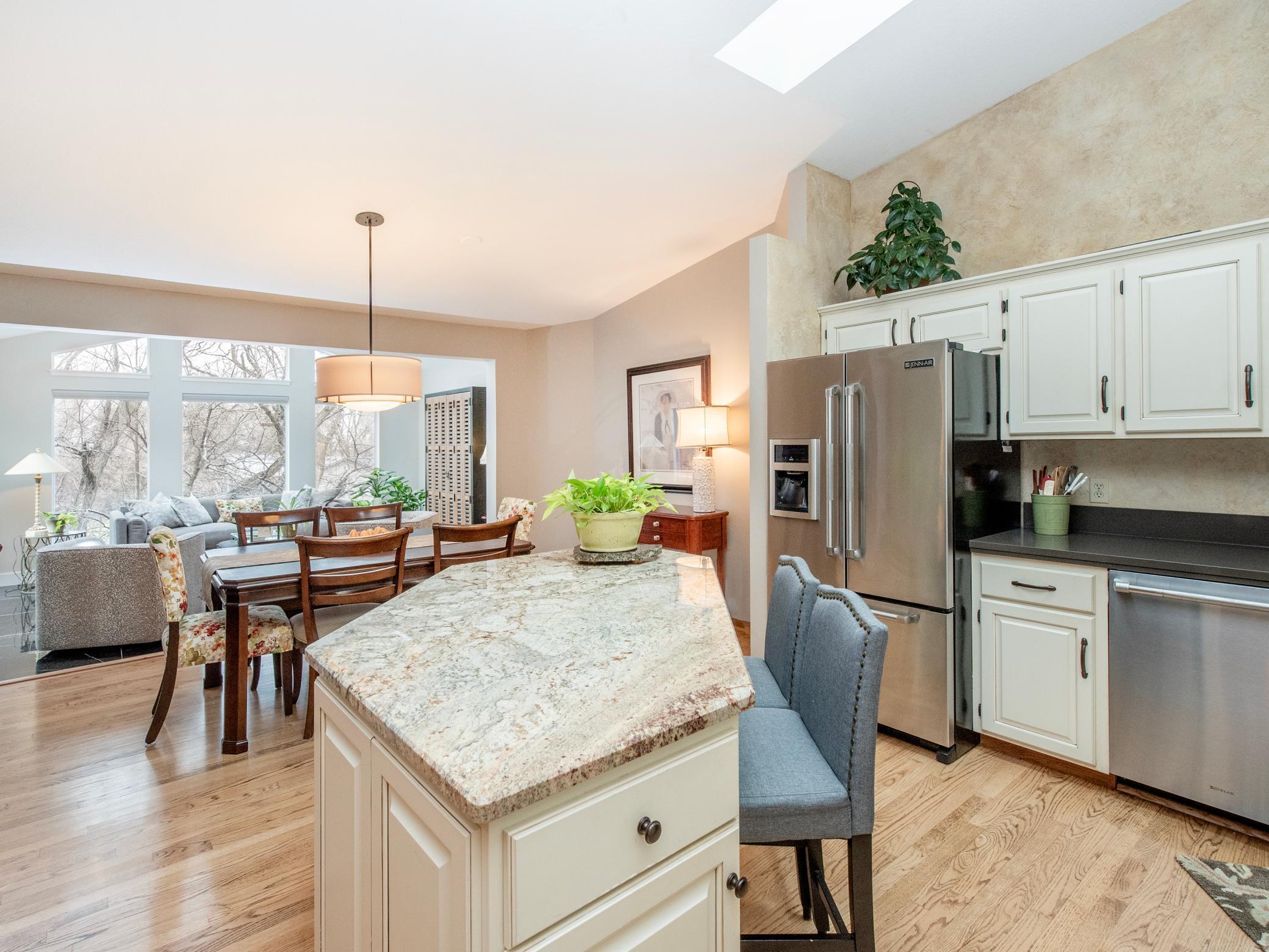 493 Sterling Street S