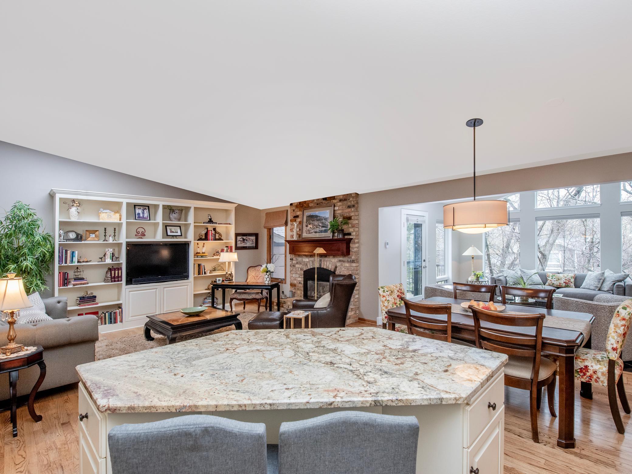 493 Sterling Street S