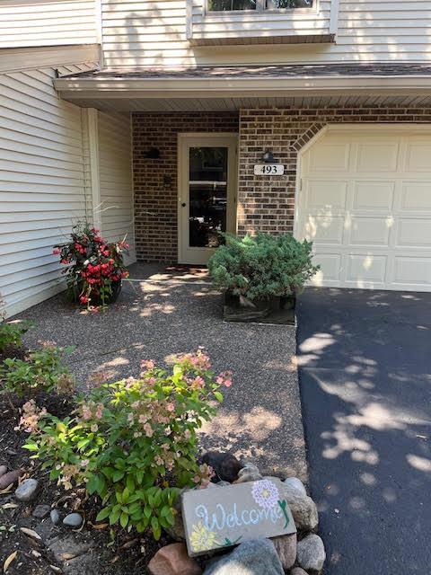 493 Sterling Street S