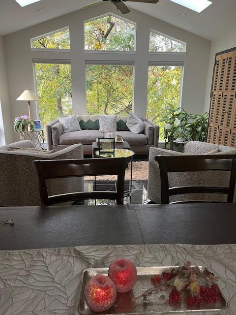 493 Sterling Street S