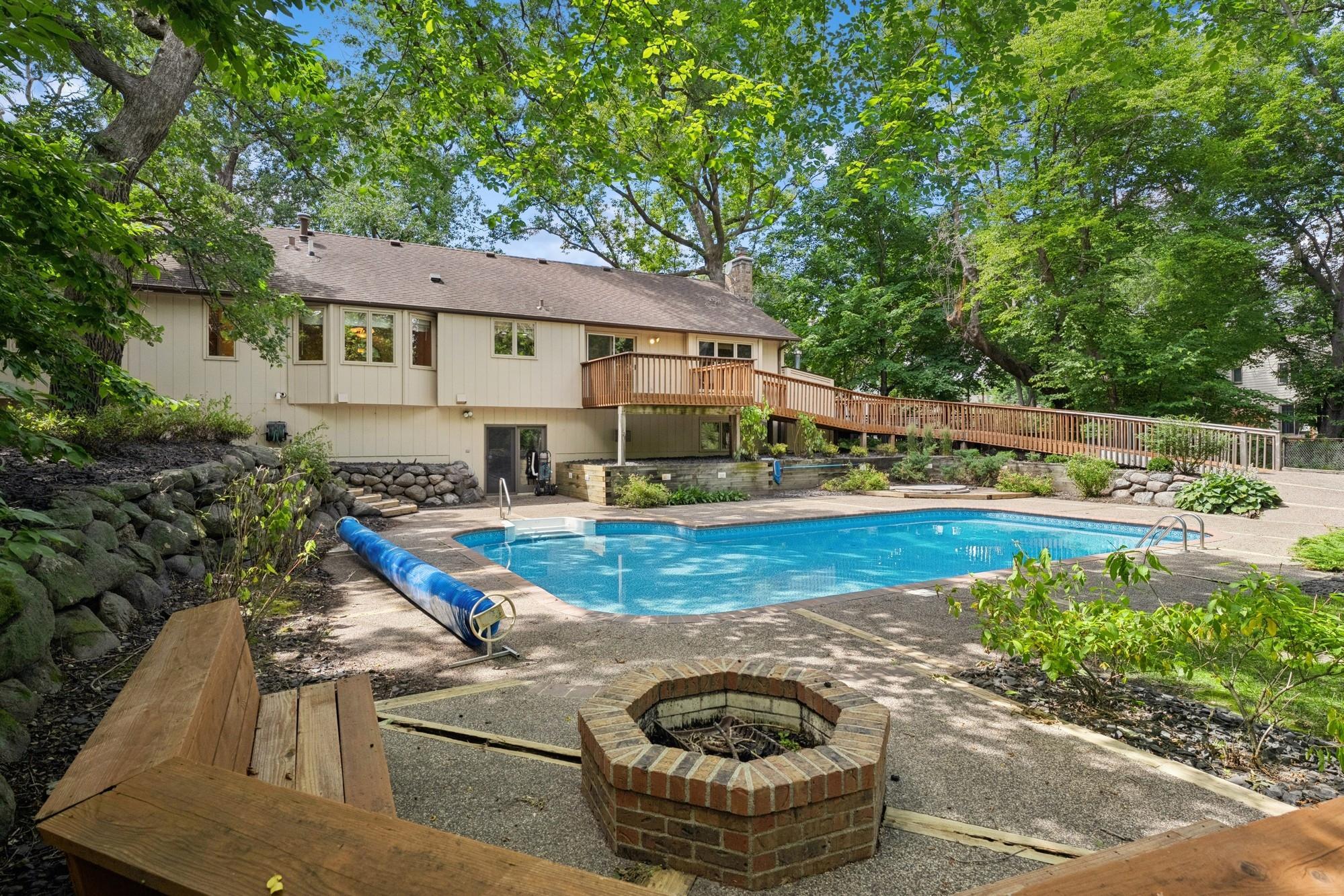 14991 Williamsburg Court
