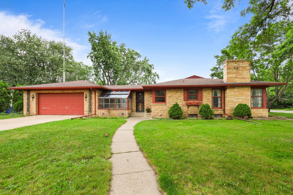 Photo of 1505 8th Avenue N, Saint Cloud, MN 56303 (MLS # 7100405)