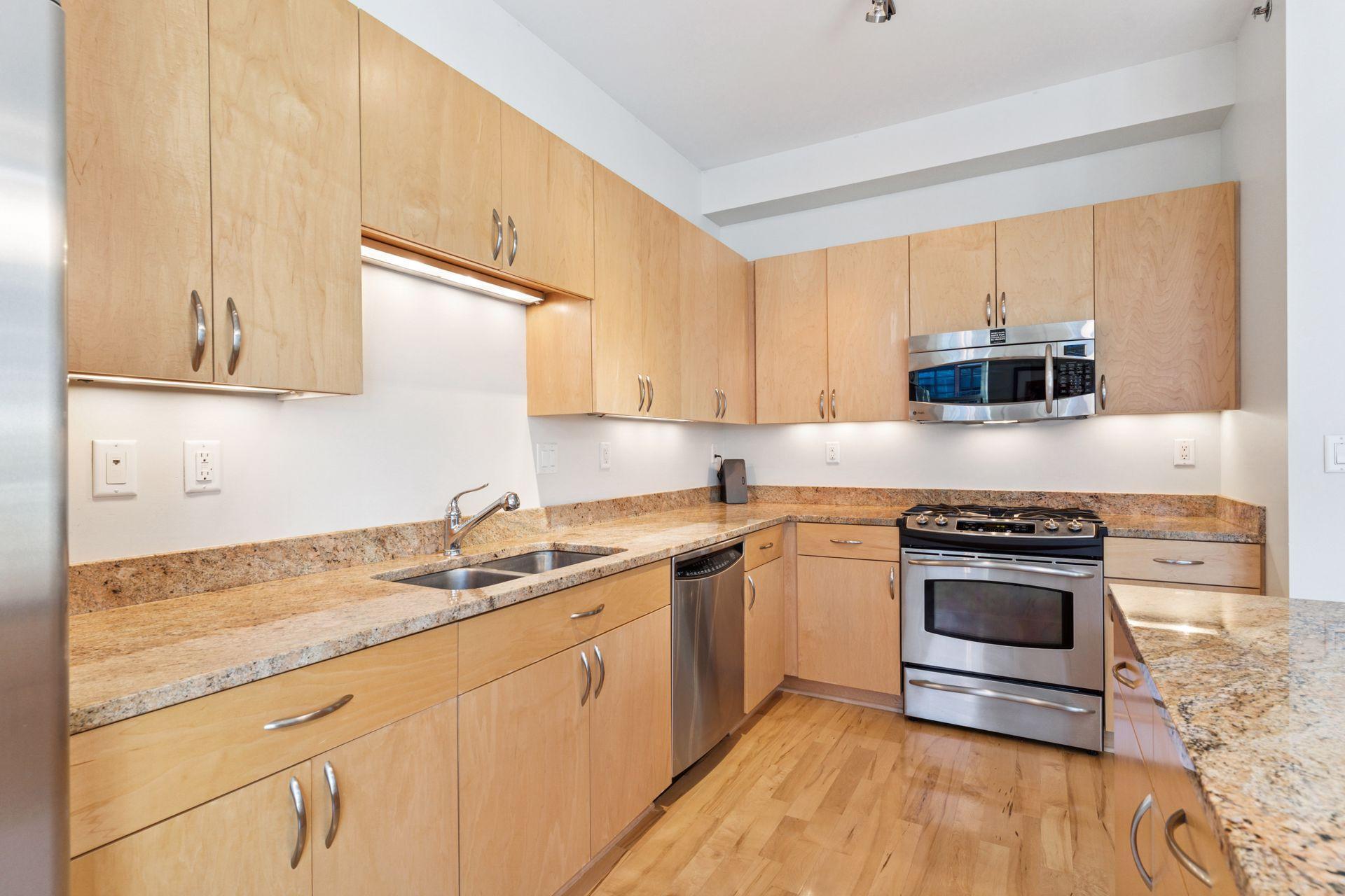 215 10th Avenue S 731