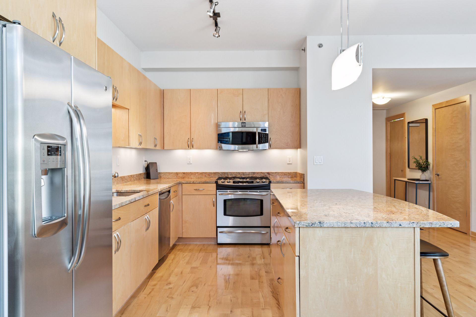 215 10th Avenue S 731