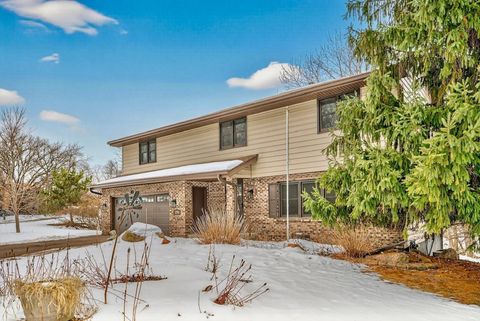 2700 Crestwood Circle Hopkins MN 55305