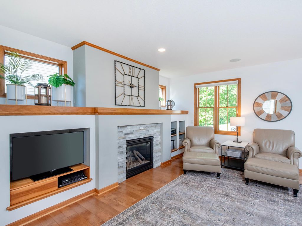 Photo of 814 New Century Boulevard S, Maplewood, MN 55119 (MLS # 7097814)