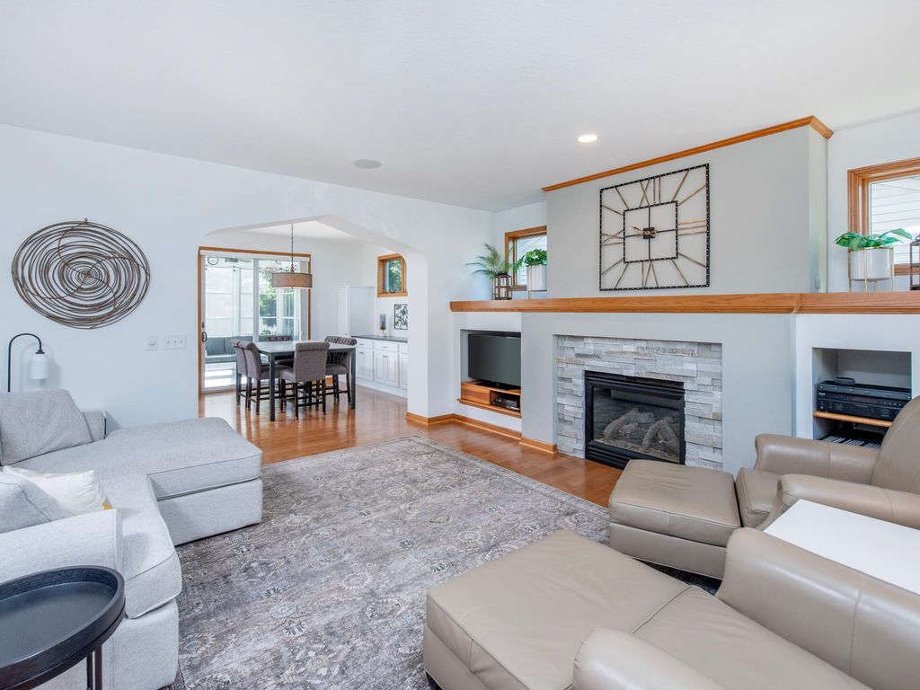 Photo of 814 New Century Boulevard S, Maplewood, MN 55119 (MLS # 7097814)