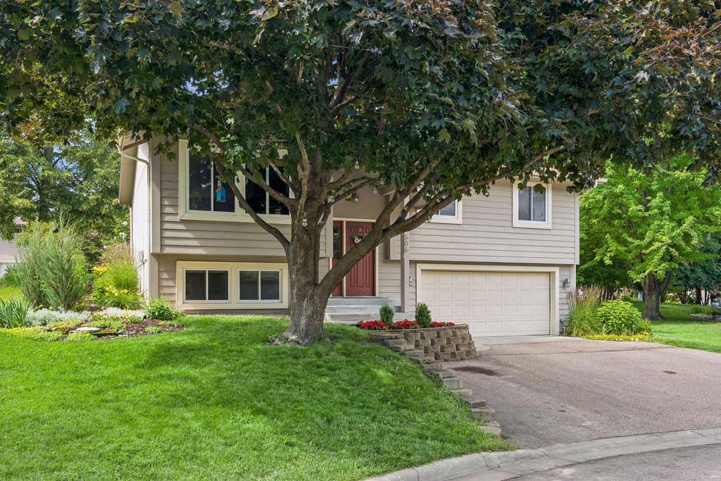 Photo of 506 Laredo Lane, Chanhassen, MN 55317 (MLS # 7103705)