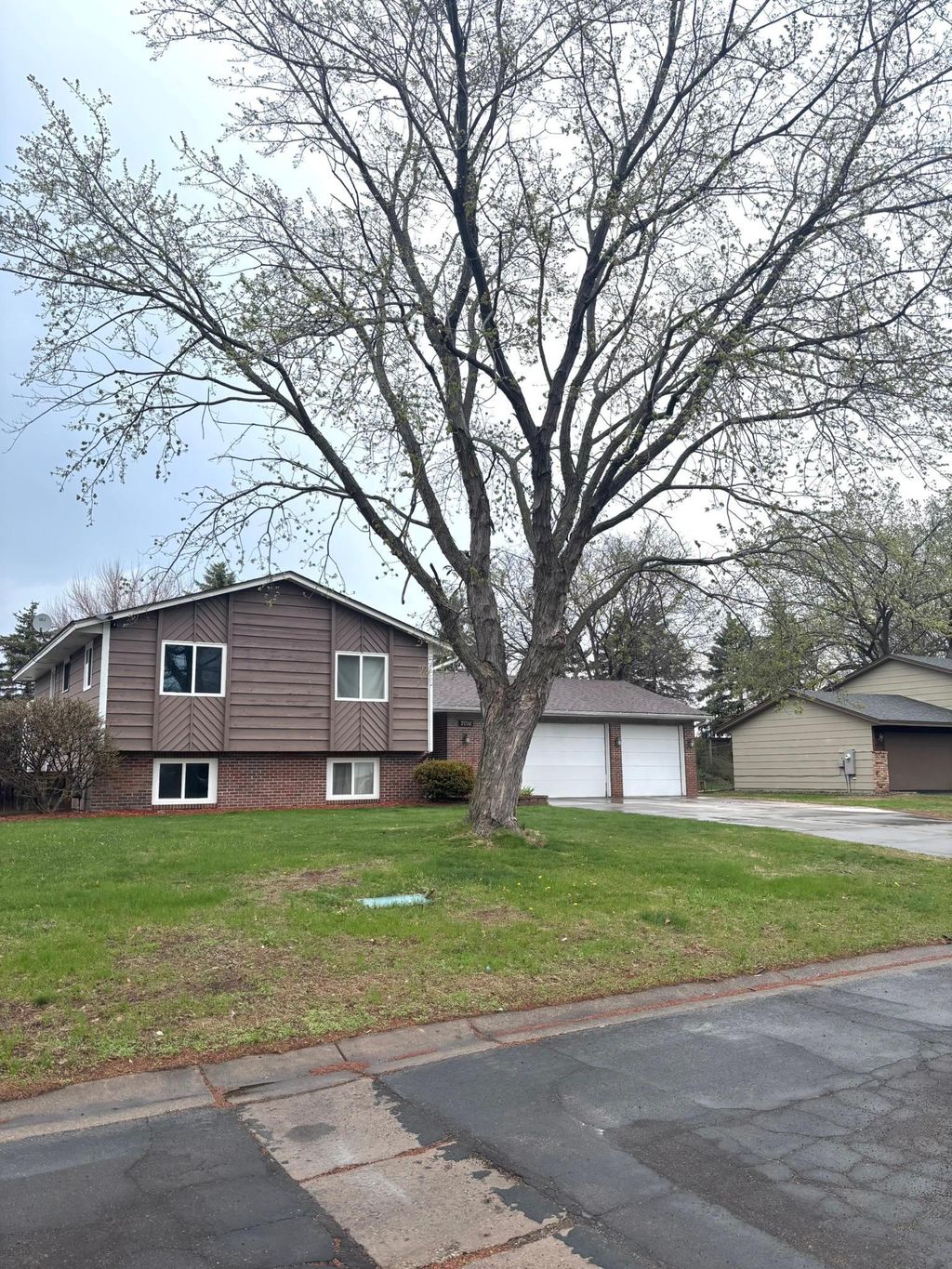 Photo of 2016 84th Avenue N, Brooklyn Park, MN 55444 (MLS # 7062113)