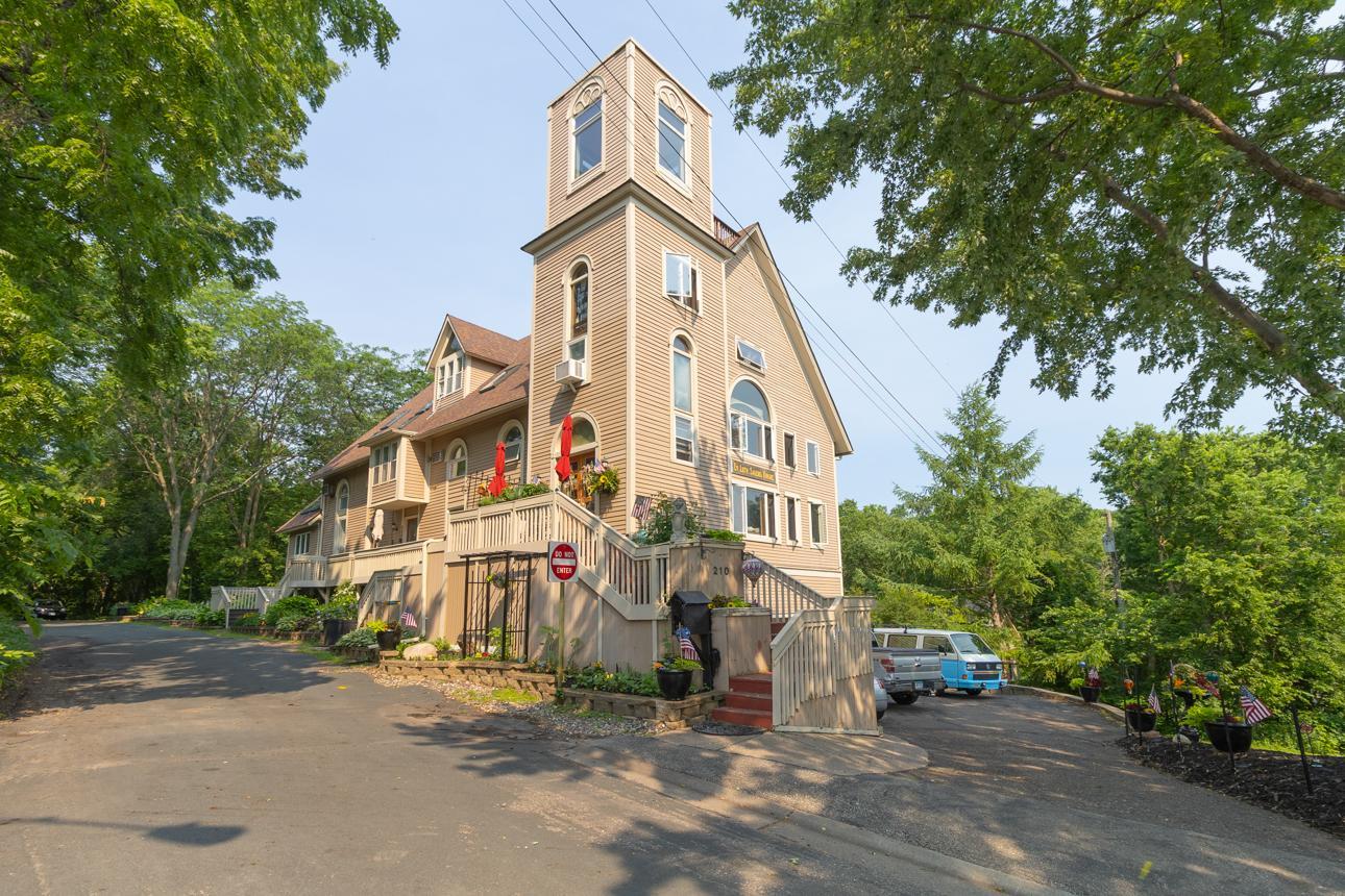 240 Oak Street W 240